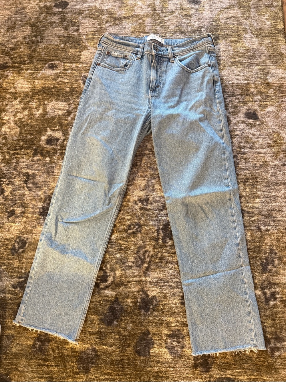 Abercrombie & Fitch The '90s Straight Mid Rise Jean
